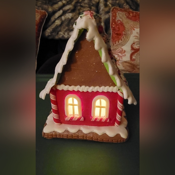 New in Box- Light Up-Led Tabletop Gingerbread Junction House by Kirk S. Alder - Picture 4 of 12